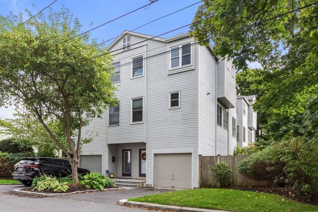 16 Alden Pl, Unit 16 in Newton, MA - Building Photo