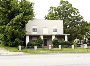 1734 Poplar Ave in Memphis, TN - Building Photo - Building Photo