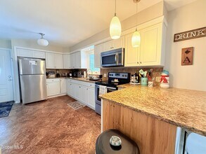 23 Hillcrest Dr in Lake George, NY - Building Photo - Building Photo