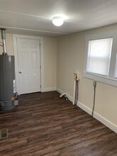 106 W B St in Ellinwood, KS - Building Photo - Building Photo