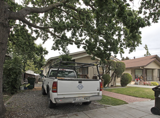 529-531 Madison Ave in Redwood City, CA - Foto de edificio - Building Photo