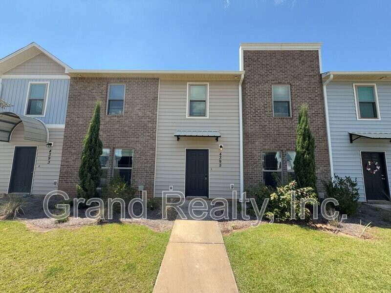 4395 Village Oak Ln in Pace, FL - Building Photo