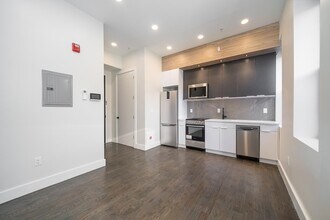 63 IRVING St, Unit 304 in Jersey City, NJ - Building Photo - Building Photo