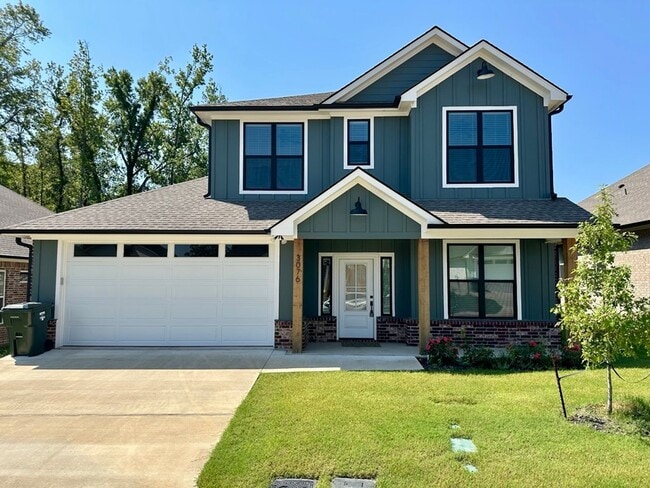 property at 3076 Royal Gdn Rd