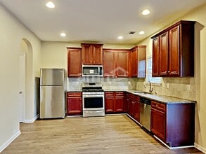 303 Hidden Creek Ln in Canton, GA - Building Photo - Building Photo