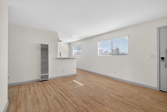 921 Alamitos Ave in Long Beach, CA - Foto de edificio - Building Photo