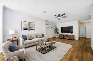 9410 Stonehouse Ln in Houston, TX - Building Photo