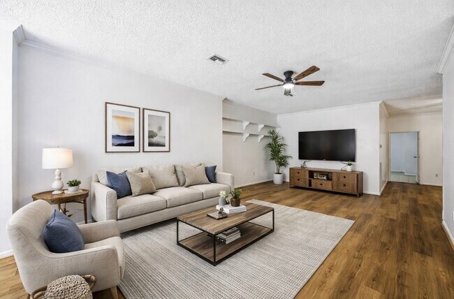 9410 Stonehouse Ln in Houston, TX - Building Photo - Building Photo