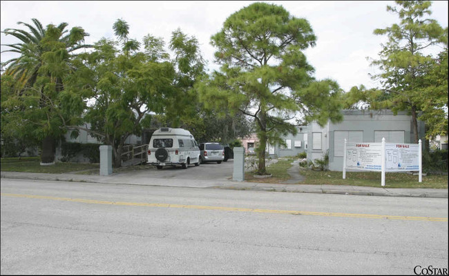 2013-2017 Van Buren St in Hollywood, FL - Foto de edificio - Building Photo