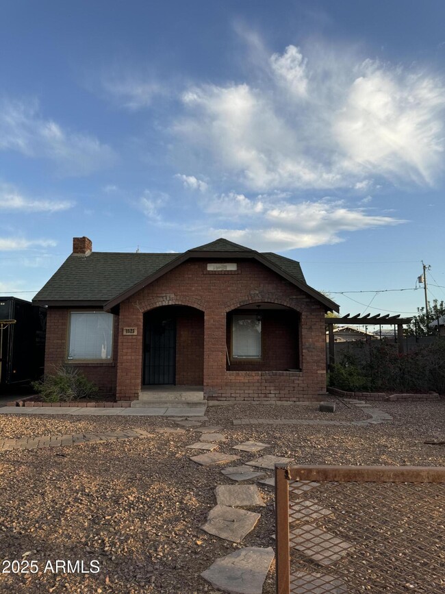 property at 1923 W Palm Ln