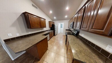 1105 W 15th St in Portales, NM - Building Photo - Building Photo