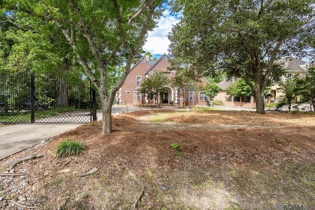6920 Highland Rd in Baton Rouge, LA - Building Photo - Building Photo