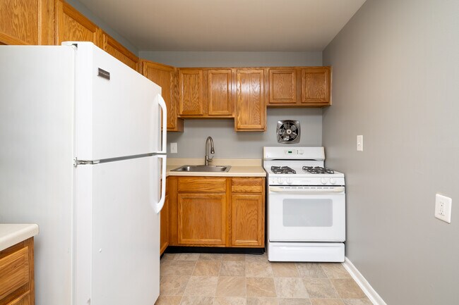 Courtyard Apartments in Baltimore, MD - Foto de edificio - Interior Photo