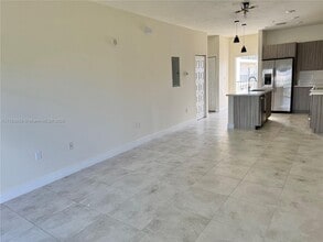 4636 NW 84th Ave, Unit 38 in Doral, FL - Building Photo - Building Photo