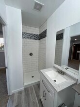 122 N Division St, Unit 122 in Cedar Falls, IA - Building Photo - Building Photo