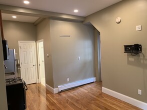 147 Mount Auburn St, Unit 1 in Cambridge, MA - Foto de edificio - Building Photo