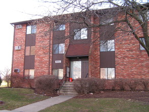 7711 S Woodward Ave in Woodridge, IL - Building Photo - Building Photo