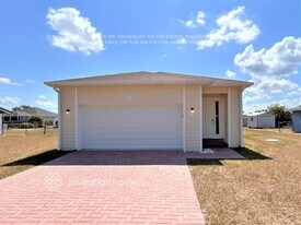 3318 Jamestown St in Port Charlotte, FL - Building Photo