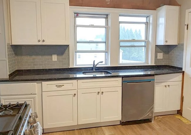 58 Buzzells Ln, Unit 1
