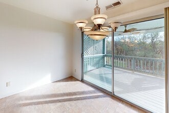 61 Wattles Way in Oroville, CA - Foto de edificio - Building Photo