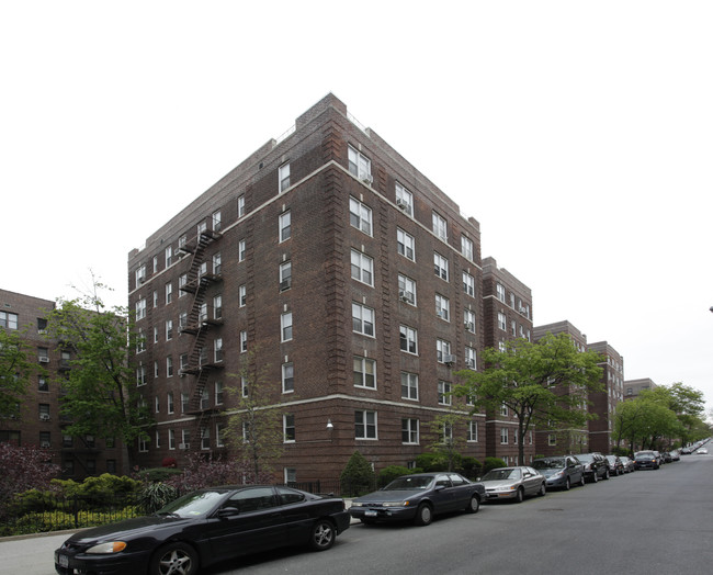 62-95 Saunders in Rego Park, NY - Building Photo - Building Photo