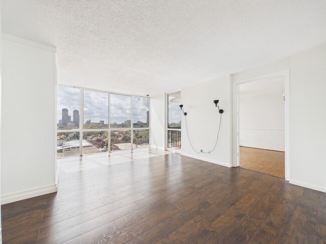 5001 Woodway Dr in Houston, TX - Building Photo - Building Photo