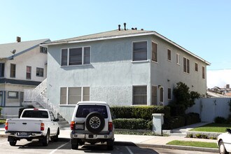 525-537 Chestnut Avenue in Long Beach, CA - Foto de edificio - Building Photo