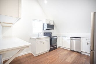 42 E School St in West Springfield, MA - Building Photo - Building Photo