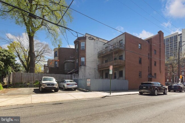 2043 Spring Garden St in Philadelphia, PA - Building Photo - Building Photo