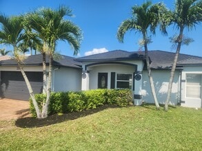 2536 SW 24th Ct in Cape Coral, FL - Foto de edificio - Building Photo