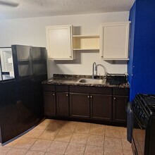 1200 E 26th St, Unit Garage Apartment in Houston, TX - Building Photo - Building Photo