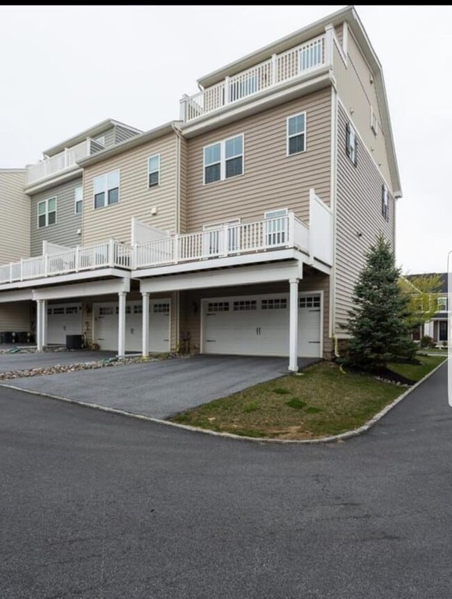 201 Quarry Point Rd in Malvern, PA - Building Photo - Building Photo
