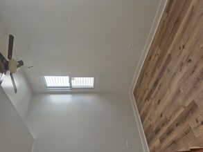 8144 S Brandon Ave in Chicago, IL - Building Photo - Building Photo