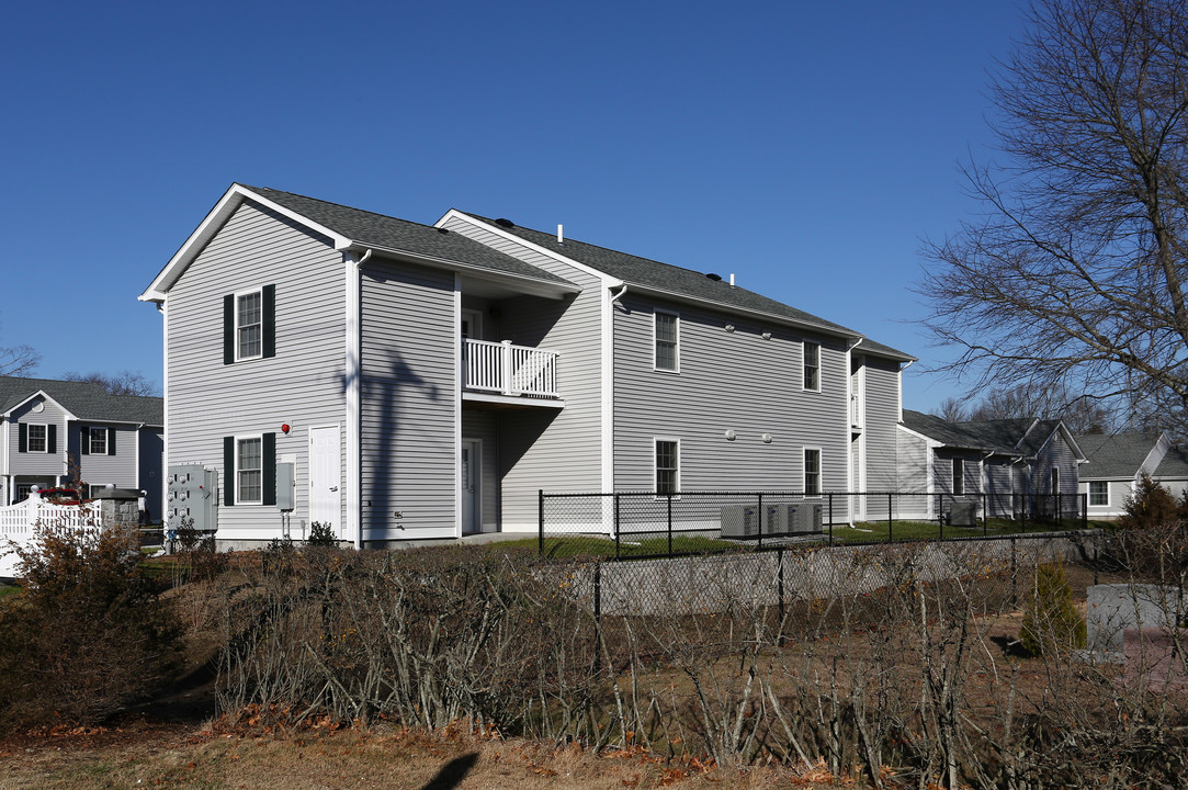 Saye Brooke Village South in Old Saybrook, CT - Building Photo