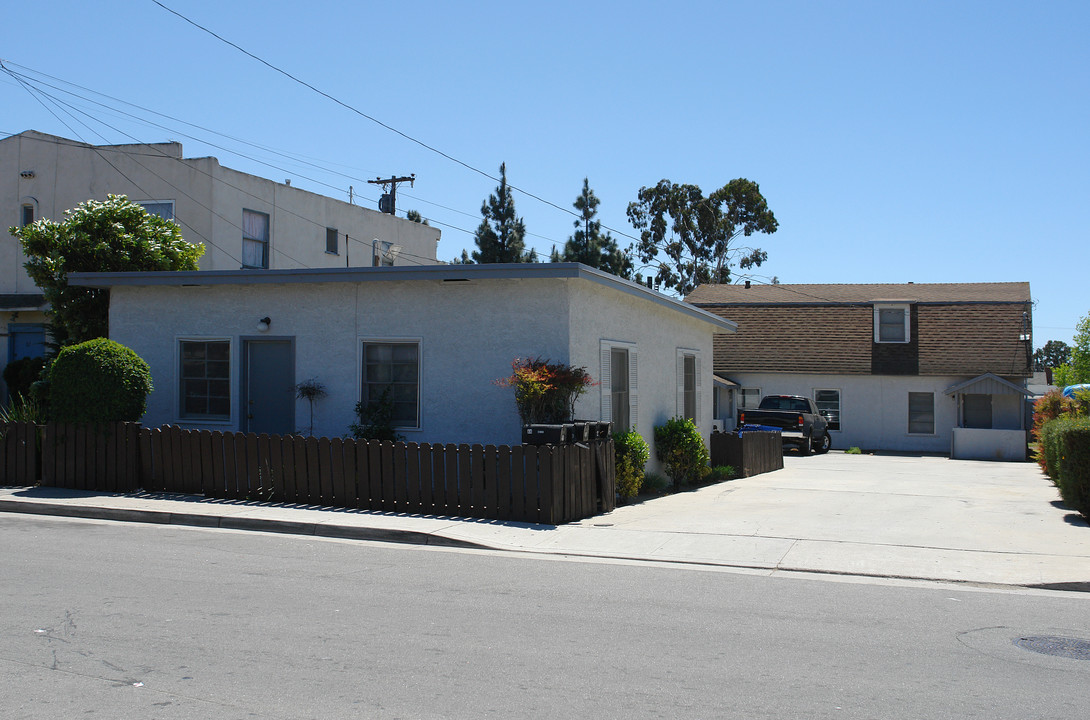 44 Bell Way in Ventura, CA - Foto de edificio