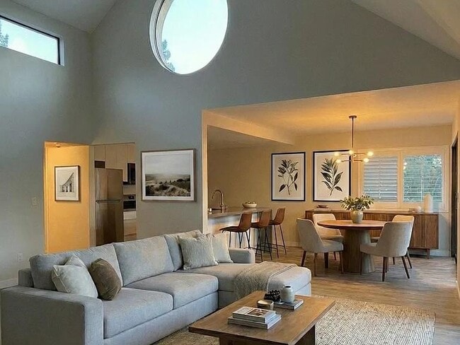 345 N Melrose Dr in Vista, CA - Building Photo - Building Photo