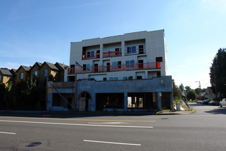 Windows on MLK in Portland, OR - Building Photo - Building Photo