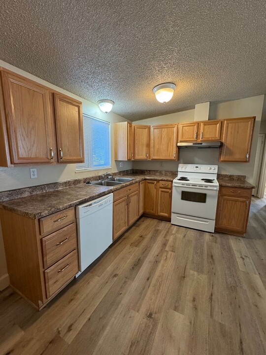 2328 Biehn St in Klamath Falls, OR - Building Photo