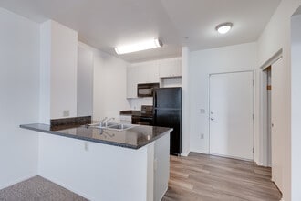 Helix at University Village in Pomona, CA - Foto de edificio - Interior Photo