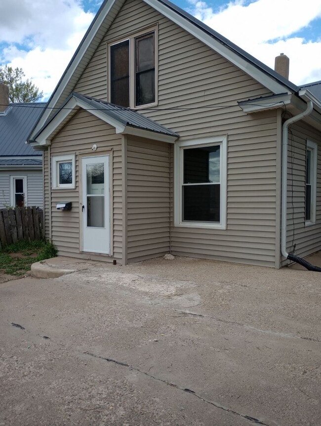 717 W 2nd St in Sioux City, IA - Building Photo - Building Photo