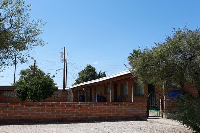 PJ's Craycroft Apartments in Tucson, AZ - Foto de edificio - Building Photo