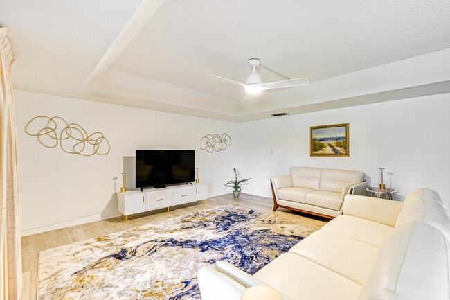 432 Teryl Rd in Naples, FL - Building Photo - Building Photo