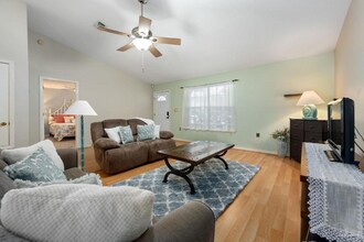 3159 Hickory St in Navarre, FL - Foto de edificio - Building Photo