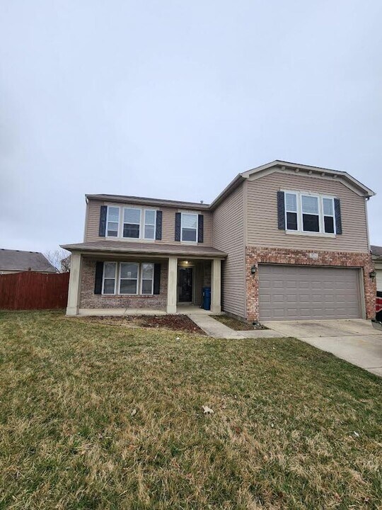 8614 Hopewell Ct in Indianapolis, IN - Building Photo