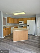 54 Lombard Ln in Bunker Hill, WV - Foto de edificio - Building Photo