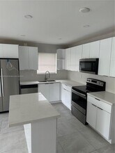 5709 Hayes St in Hollywood, FL - Building Photo - Building Photo