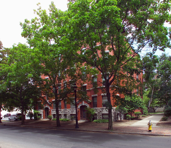 103-107 Spring St in Springfield, MA - Foto de edificio - Building Photo