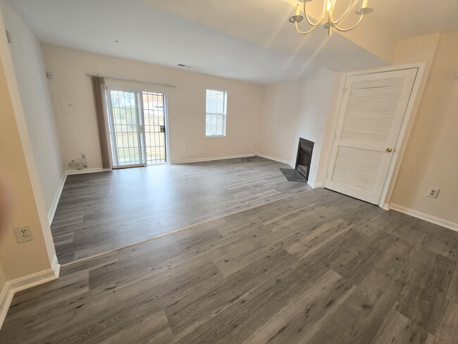 911 Hilldropt Ct in Capitol Heights, MD - Building Photo - Building Photo