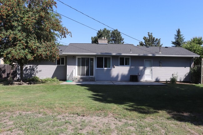 1119 Joseph St in Moscow, ID - Foto de edificio - Building Photo