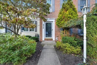 612 Hunting Creek Rd in Canonsburg, PA - Building Photo - Building Photo